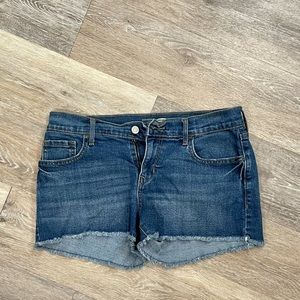 Old Navy cutoff style shorts, size 4, semi fitted, excellent condition